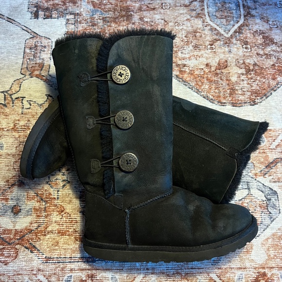 Ugg Classic Tall Three Button Boot W9 - Picture 1 of 6